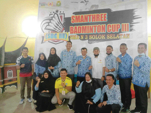 JARING ATLET: Warga SMAN 3 Solsel bersama KONI dan Disdikpora siap menjaring atlet terbaik lewat Smantri Badminton Cup 2021.(IST)