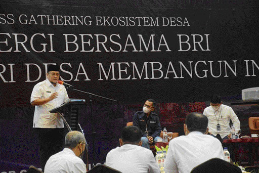 POTENSI NAGARI: Wakil Bupati Tanahdatar Richi Aprian membuka gathering Ekosistem Desa digelar Bank Rakyat Indonesia (BRI) bersama Pemerintah Kabupaten Tanahdatar di Ballroom Emersia Hotel Batusangkar, Rabu (12/1).(IST)