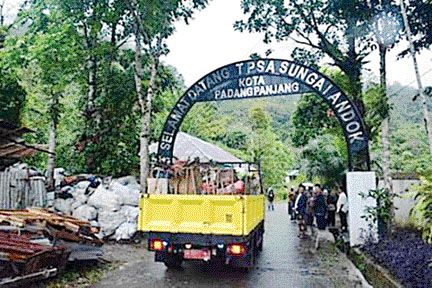 SAMPAH: Jalan masuk ke TPA di Sungai Andok Kelurahan Kampung Manggis.(IST)