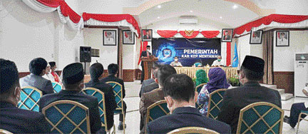 JABATAN: Bupati Kepulauan Mentawai Yudas Sabaggalet melantik 11 orang pejabat eselon III a dan 4 orang pejabat eselon III b, Rabu (12/1).(IST)