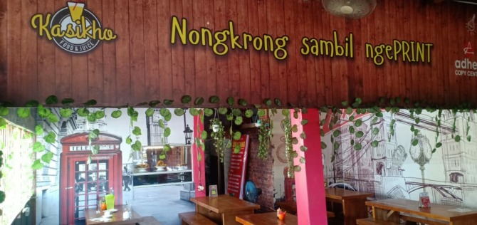 Kasikho Cafe di Jalan Khatib Sulaiman Padang, nongkrong sambil ngeprint.