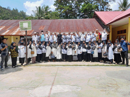 SHARING ILMU: Tim Padang Ekspres ketika berbagi ilmu dengan para guru-guru di Limapuluh Kota.(IST)