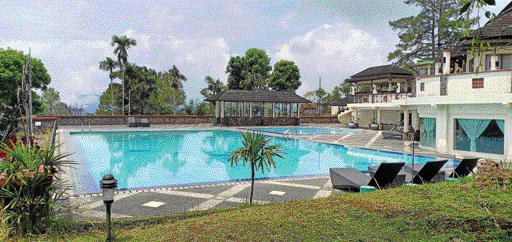 salah satu fasilitas di Nuansa Maninjau Resort.(PINTO JANIR/PADEK)