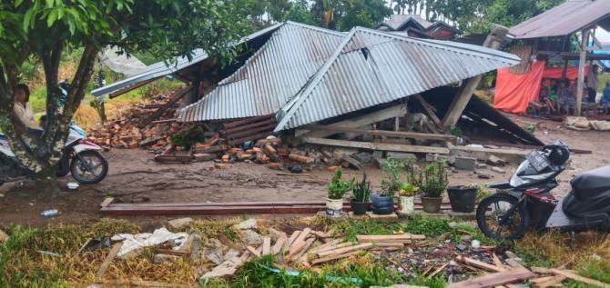 Lebih kurang 1.000 bangunan berupa rumah, sekolah dan fasilitas umum lainnya luluh-lantak akibat gempa Jumat pagi lalu, di Kecamatan Tigo Nagari Kabupaten Pasaman.