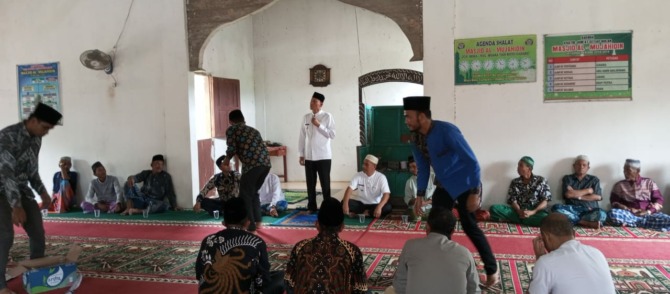 Wabup Pasaman Sabar AS saat Safari Jumat di Jorong Soma, menampung aspirasi anak nagari.