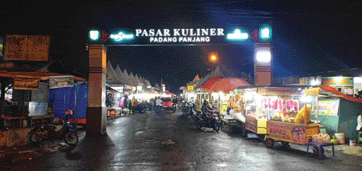 GERBANG Pasar Kuliner Padangpanjang yang representatif selalu ramai dikunjungi penggila kuliner.(IST)