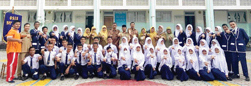 DAPAT AMANAH: Pengurus Osis SMP Negeri 7 Padang yang baru saja dibentuk bersama guru dan kepala sekolah.