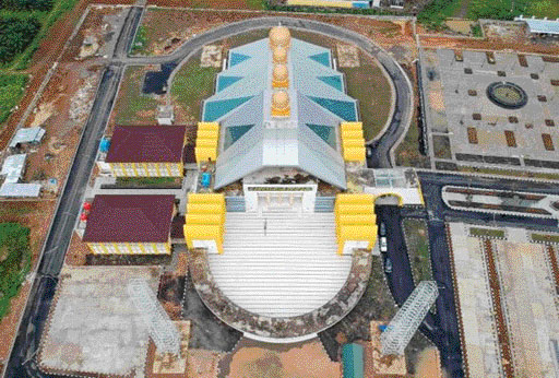 SEDANG DIBANGUN: Masjid Agung Dharmasraya dipotret dari ketinggian. Masjid yang berada di jalan lintas ini bakal dijadikan pusat pembelajaran agama Islam.(IST)
