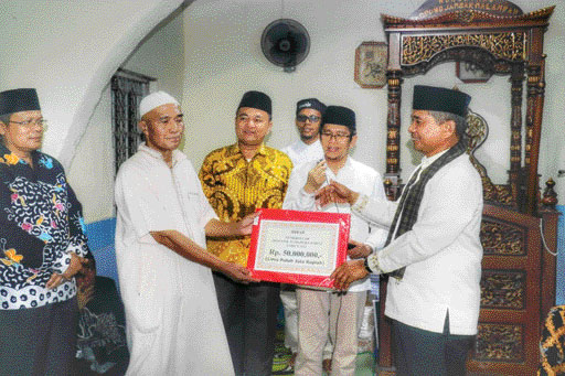 TSR PEMPROV SUMBAR: Pemprov Sumbar memberikan bantuan hibah Rp50 juta untuk pembangunan masjid di Malampah.(IST)