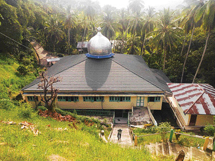 KOKOH: Masjid Jami’ Jorong Kapalokoto, Nagari Padangsibusuk, Sijunjung.(YULICEF ANTHONY/PADEK)