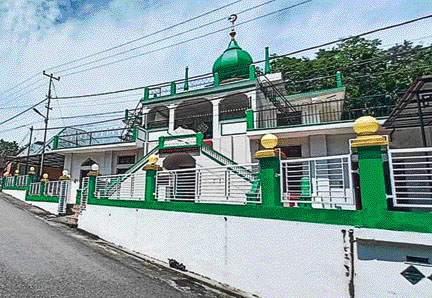 BERPERAN VITAL: Masjid Raya Asy-Syuhada Nagari Cupak berdiri kokoh setelah melalui sejumlah perbaikan.(FRIKEL ADILLA MENDER/PADEK)