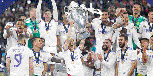 KE-14: Para pemain Real Madrid merayakan keberhasilan meraih juara Liga Champions musim ini, kemarin.