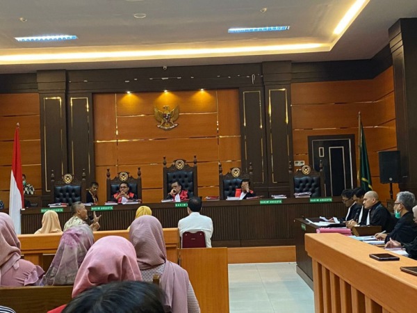TERUS BERLANJUT: Sidang lanjutan kasus dugaan korupsi ganti rugi Taman Kehati untuk lahan tol Padang-Pekanbaru di Pengadillan Tipikor pada Pengadilan Negeri (PN) Kelas IA Padang, kemarin (21/7).(IST)