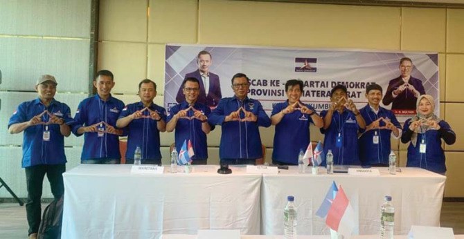 KONSISTEN: Para Ketua DPC Partai Demokrat menyatakan komitmennya untuk memenangkan partai besutan AHY pada Pileg nanti.(IST)