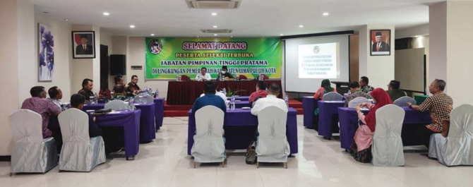 TERBUKA: Suasana seleksi terbuka atau lelang jabatan empat kepala dinas dan badan berlangsung serius, kemarin.(IST)