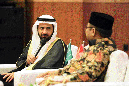 BERDIALOG: Menteri Agama (Menag) Yaqut Cholil Qoumas menerima kunjungan Menteri Haji dan Umrah Arab Saudi Tawfiq F. Al Rabiah (kiri) di Jakarta, Senin (24/10).(Humas KEmenag)