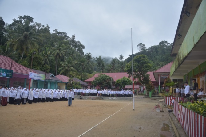 PENDIDIKAN: Wawako Sawahlunto Zohirin Sayuti menghadiri upacara Hari Santri Nasional Tingkat Kota Sawahlunto, Sabtu (23/10).(IST)