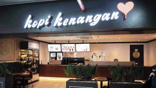 BANYAK PROMO: Outlet Kopi Kenangan Basko Grand Mall merupakan satu dari tujuh outlet Kopi Kenangan yang ada di Padang.(IST)