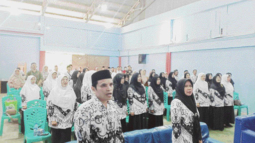 BERSEMANGAT: Para guru-guru ketika mengikuti Konfercab PGRI Kecamatan Batipuh Tanahdatar.(IST)