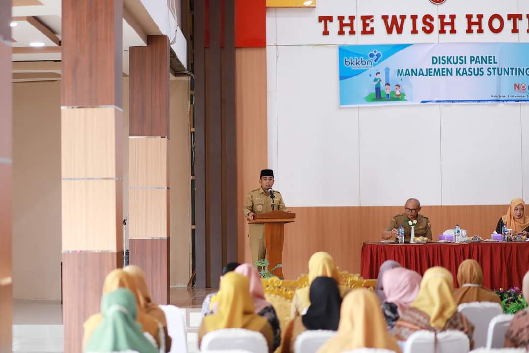 PENURUNAN: Wawako Solok Ramadhani Kirana Putra memberikan arahan dalam diskusi panel manajemen kasus stunting tahap 2, Selasa (1/11).(IST)