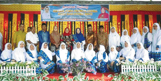 ERATKAN SILATURAHMI: Anggota DPRD Sumbar Yunisra Syahiran dan BMKT Cabang Lembahmelintang menggelar lomba Mars dan Hymne BMKT, Minggu (30/10).(IST)