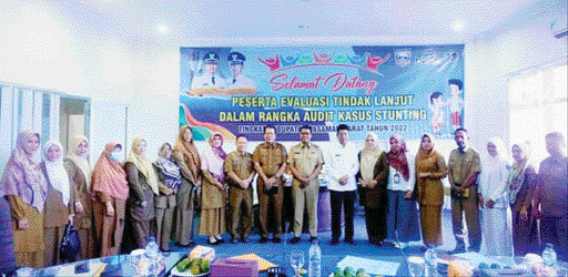 OPTIMIS: Wabup Pasbar Risnawanto menghadiri kegiatan evaluasi kasus stunting di Kabupaten Pasbar, kemarin.(IST)