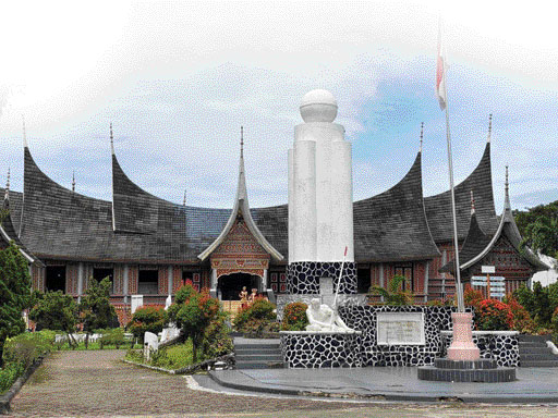 PATUT DIKUNJUNGI: Museum Adityawarman menjadi salah satu destinasi wisata sejarah yang patut dikunjungi jika sedang berada di Kota Padang.(SHYNTIA APRIZANI/PADEK)
