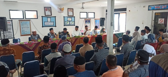 AUDIENSI: Wabup Tanahdatar, Richi Aprian, saat menampung aspirasi warga Nagari Buo. Warga minta bendungan di sana segera dibangun.(IST)