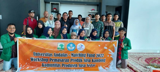 NAIK LEVEL: Peternak dan produsen susu kambing mengikuti workshop lanjutan dalam program Matching Fund Unand di Kota Bukittinggi.(IST)