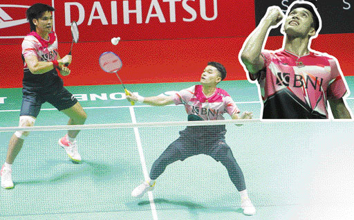 INGIN KONSISTEN: Ganda putra Indonesia Leo Rolly Carnando/Daniel Marthin dalam laga kontra ganda Tiongkok He Ji Ting/Zhou Hao Dong pada final Indonesia Masters 2023 di Istora Senayan, Jakarta, kemarin.(HARITSAH ALMUDATSIR/JPG)
