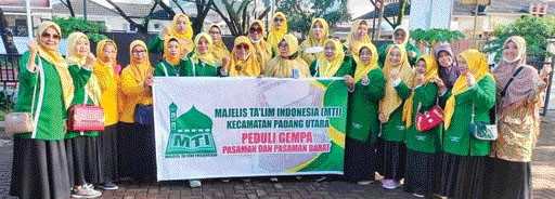 PEDULI: Jamaah MTI menyalurkan bantuan untuk korban gempa Pasaman dan Pasaman Barat tahun 2022 lalu.(IST)