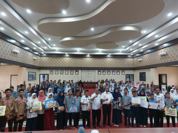 BIKIN BANGGA: Ratusan siswa jenjang pendidikan setingkat SD/SMP negeri dan swasta di Kota Payakumbuh berprestasi.(IST)