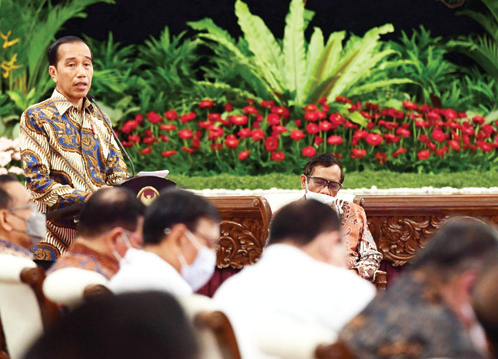 SIDANG KABINET: Presiden Joko Widodo memimpin Sidang Kabinet Paripurna di Istana Negara, Jakarta, kemarin (16/1).(LUKAS/SETPRES)