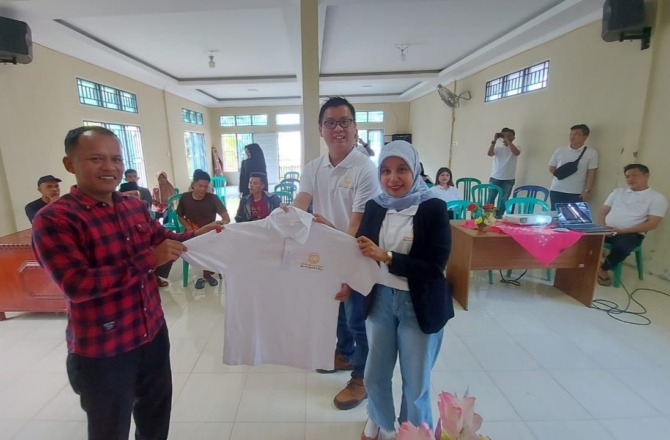 Edi Kartono bersama tim Asia Farm,  bersosialisasi dengan pemerintah nagari dan masyarakat pemilik lahan. Sosialisasi digelar di kantor wali nagari  Harau.