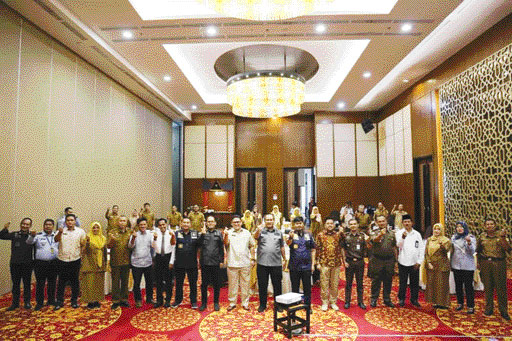 NYATAKAN SIKAP: Tim Pengawasan Orang Asing (Tim Pora) tingkat Kabupaten Tanahdatar foto bersama usai rapat bersama, kemarin (8/2).(IST)