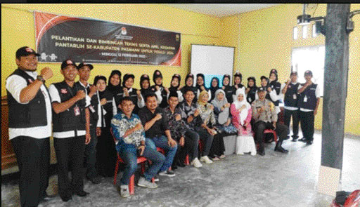 PELATIHAN: Para petugas Pantarlih Nagari Duriantinggi, Lubuksikaping mengikuti bimtek di Gedung Pertemuan Anak Nagari Duriantinggi, Minggu (12/2).(IST)