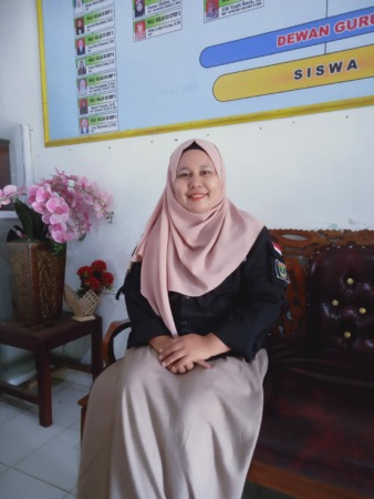 Intan Sari Ramadhani, S.Pd, Gr, guru berprestasi di SMKN 1 Painan.(IST)