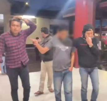 DIAMANKAN: Tim Jatanras Satreskrim Polresta Bukittinggi mengamankan DH, beberapa waktu lalu.(IST)