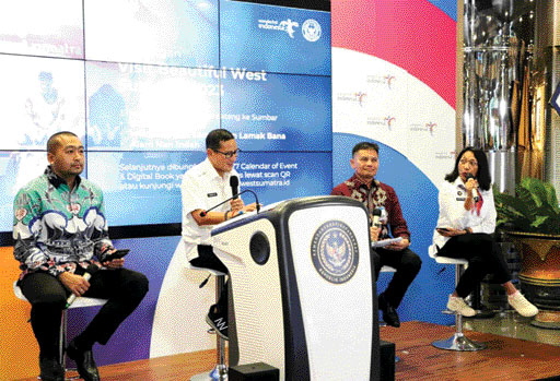 PERKUAT SEKTOR WISATA: Menparekraf Sandiaga Uno bersama Wagub Audy Joinaldy dalam diskusi usai pelincuran Visit Beautiful West Sumatera 2023 di Jakarta, Senin (30/1).(IST)