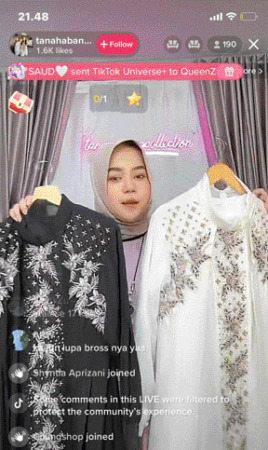PASAR DIGITAL: Tangkapan layar saat aktivitas live di TikTok @tanahabang.collection milik Rahmat Fani, Kamis (24/3). Usahanya bergerak di grosiran dan eceran pakaian.(IST)
