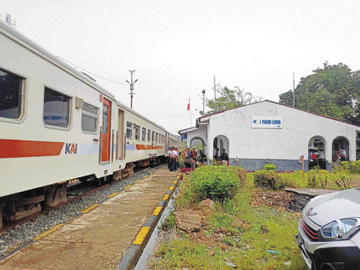 RUTE BARU: KA Sibinuang Relasi Pauhlimo - Padang – Naras mulai beroperasi, Rabu (1/3).(IST)