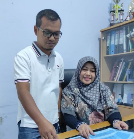 KOMPAK: Direktur PT BPR Mutiara Pesisir Abri Syahni bersama Direktur Utama Sri Mulyani beberapa waktu lalu.(IST)