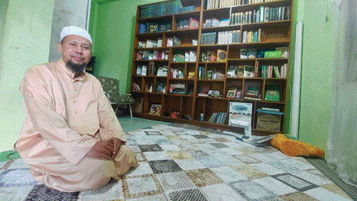 BERSAHAJA: Ustad Agus Gunawan di salah satu kesempatan beberapa waktu lalu. Ia dikenal sebagai sosok yang lembut dan tidak banyak bicara.(IST)