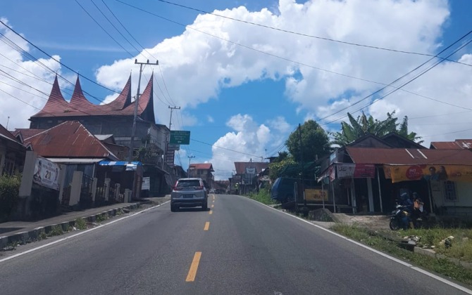 Kondisi lalu lintas saat uji coba jalur satu arah untuk antisipasi macet saat mudik, Sabtu (8/4/2023). Ditlantas Polda dan Pemprov Sumbar melakukan rekayasa lalu lintas dengan menerapkan jalur satu arah (one way) dari Sicincin-Bukittinggi dan Bukittinggi-