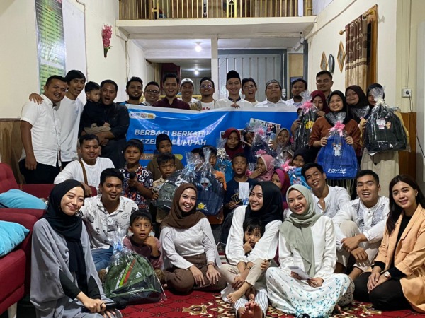 BERBAGI: JCI West Sumatera berbagi berkah Ramadhan di Panti Asuhan Ridho Rahmat, Kampung Tuo, Mataair Padang. (IST)