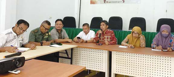 PAPARAN: Suasana rapat evaluasi pengawasan Pemilu 2024 bersama stakeholder di Kantor Bawaslu Agam, Kamis (13/4).(IST)