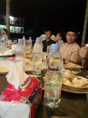 Ketua DPRD Dharmasraya Pariyanto buka bersama warga.(IST)