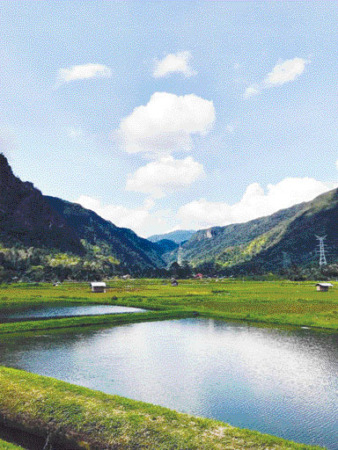 EKSOTIK: Suasana Lembah Harau yang eksotik dilihat dari Soelda Cafe n Resto, Selasa (30/5).(IST)