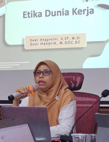 Dewi Anggraini  Ketua Program Studi S1 Ilmu Politik FIISP Unand