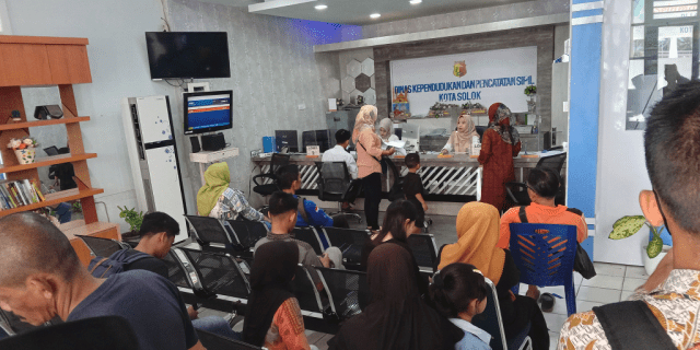 Layanan Disdukcapil Kota Solok.(IST)